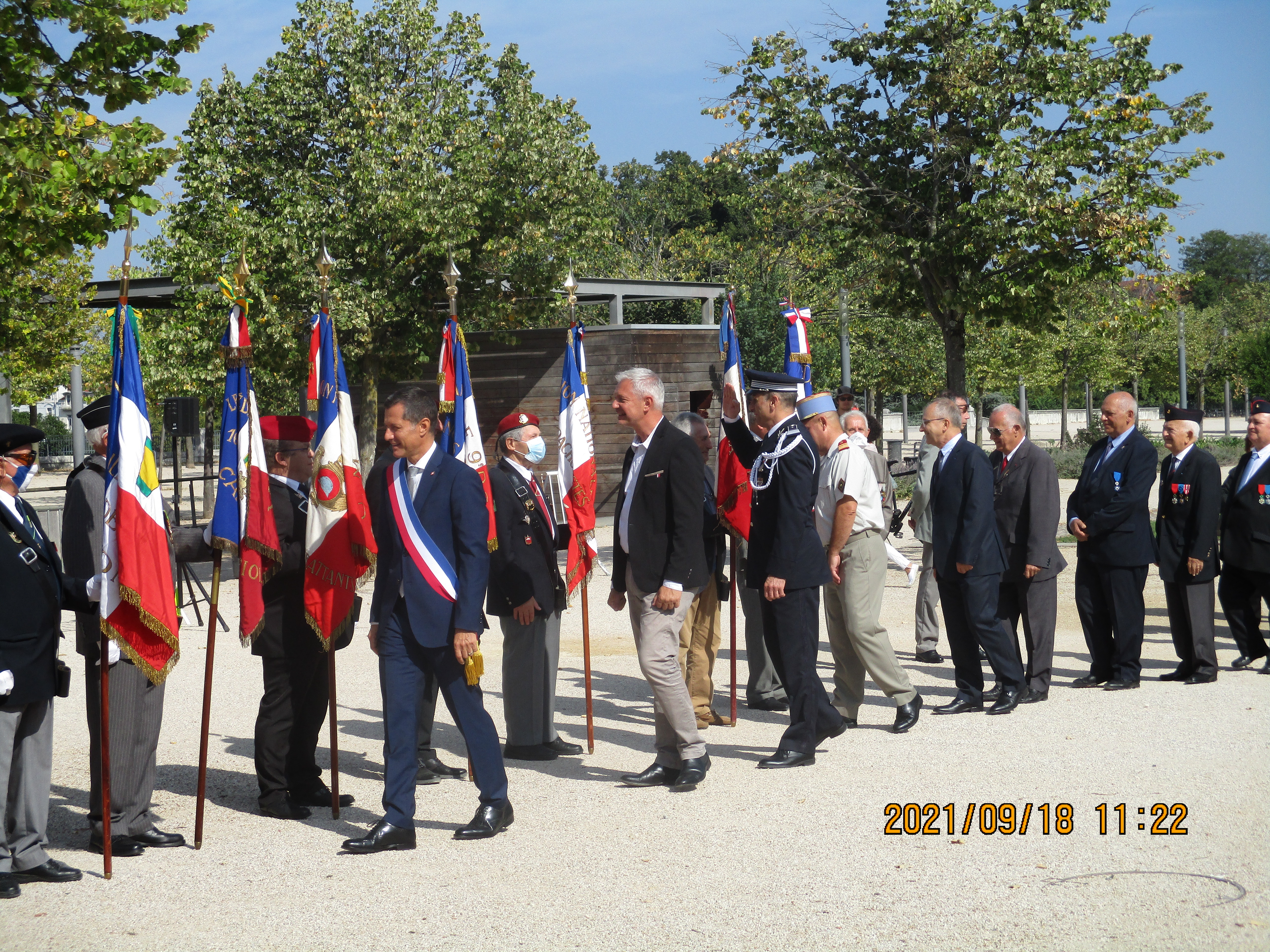 salut aux porte-drapeaux